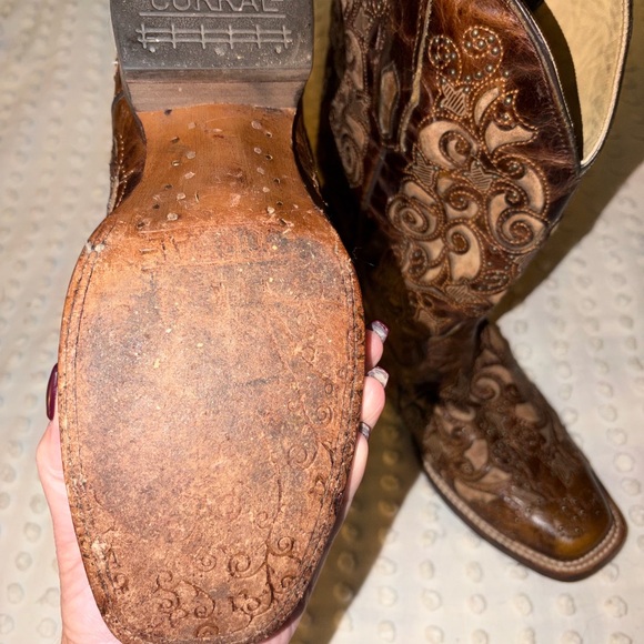 3326 - WOMEN'S TAN INLAY EMBROIDERY AND STUDS BROWN SQUARE TOE COWBOY BOOT - Picture 7 of 8